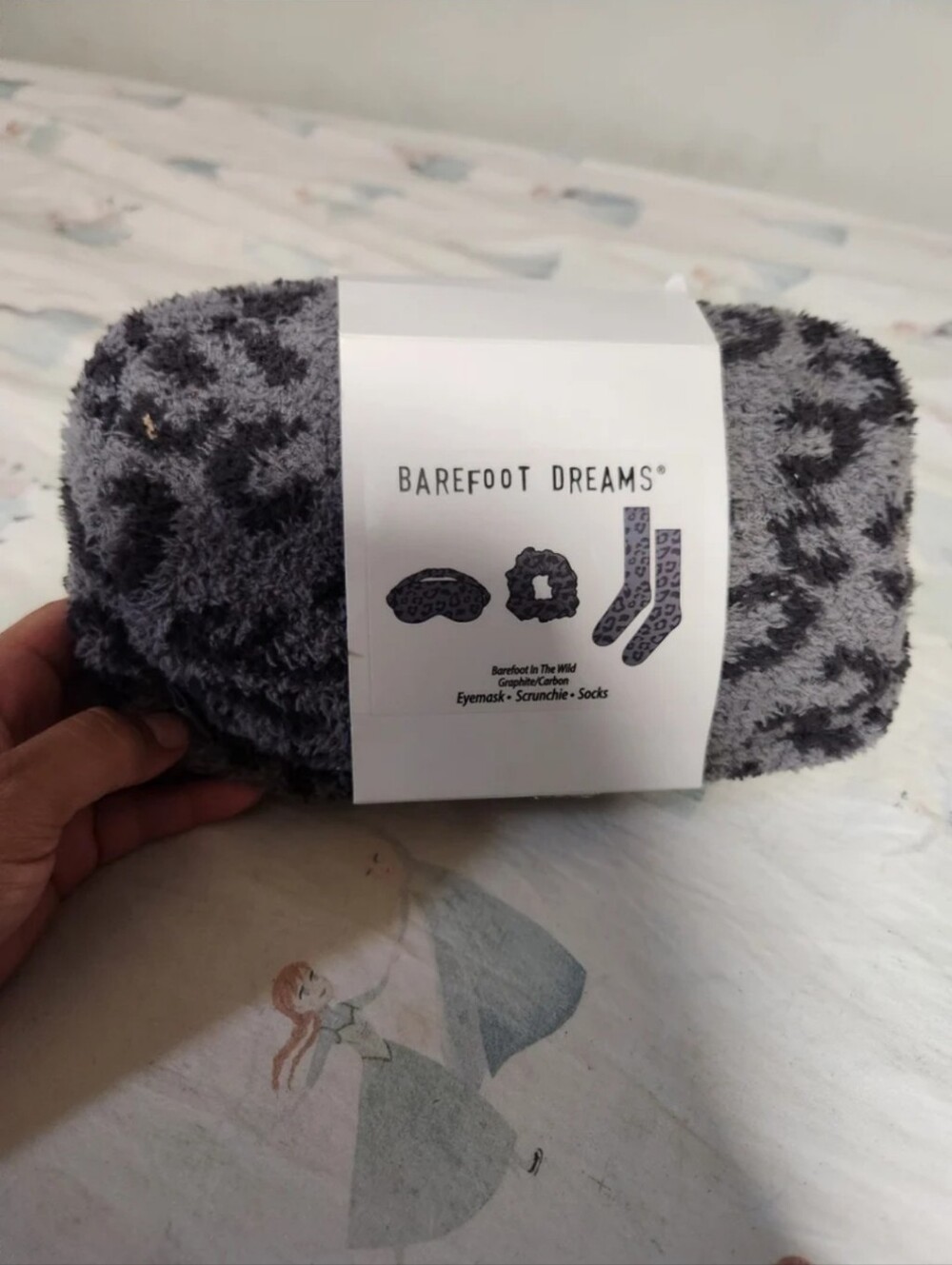NWT Barefoot Dreams In The Wild Eye Socks, Mask & Scrunchie Set